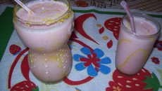 Smoothie de iogurte de coco com morango