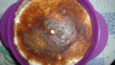 Bananas fritas com canela, açúcar e creme de leite