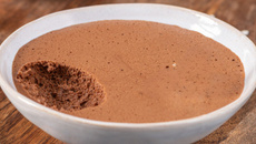 Mousse de chocolate sem gelatina no liquidificador que fica consistente e aerado