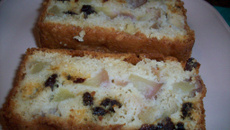 Bolo de frutas e chocolate