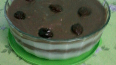 Creme preto e branco com calda de laranja