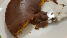 Bolo vulcão de cenoura com chocolate