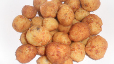 Bolinhos de batata com sardinhas