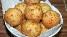Pão de queijo frito