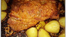 Costela de porco assada com batatas