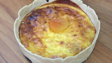 Quiche integral de queijo com damasco