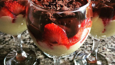 Morango ao Creme com Ganache de Chocolate