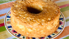 Bolo de coco com Leite condensado cozido