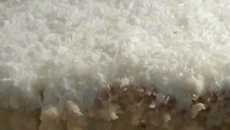 Bolo branco com baba de moça