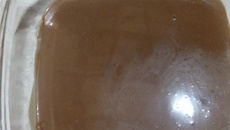 Creme de ameixa com cobertura de chocolate