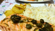 Salmão com alcaparras