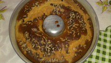 Bolo de fubá de liquidificador com erva-doce e leite condensado