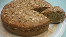 Bolo de banana,maçã e granola