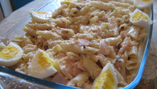 Penne com peito de peru ao molho branco