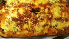 Lasanha de frango com requeijão, presunto e queijo