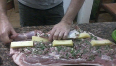 Porketa recheada com provolone e linguiça