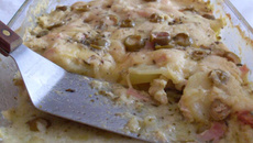 Assado de frango ao molho de requeijão com batatas