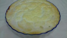 Batatas ao creme de queijo com souflé de claras