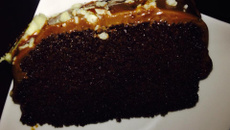 Bolo de chocolate com calda