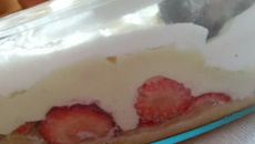 Pavê de morango e leite em pó