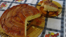 Bolo de banana caramelizada