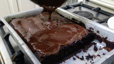 Delicioso bolo preto facílimo - Falso brownie