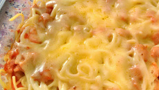 Macarrão com queijo e presunto