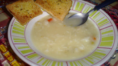 Sopa de galinha com arroz da Valéria