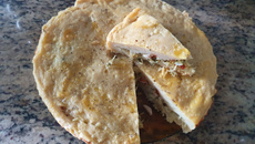 Bolo de batata com recheio de bacalhau