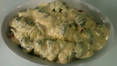 Penne ao molho branco e brócolis