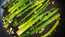 Aspargos ao alho
