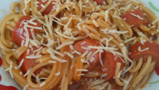 Macarrão com salsicha na pressão da Simone