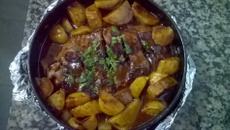 Costela ao molho barbecue com batatas