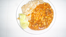 Feijão branco ao molho de tomate