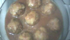 Almôndegas recheadas à parmegiana