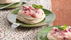 Merengue com morango