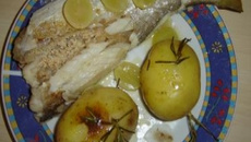 Peixe recheado com farofa de coco