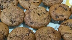 Cupcake de banana com chocolate e aveia