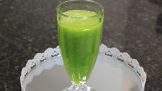 Suco de couve, abacaxi e hortelã anticelulite