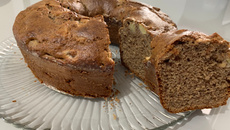 Bolo integral de maçã e castanhas (multi-processador)