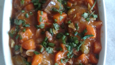 Língua de porco ao molho de cenoura