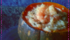 Abóbora recheada com risoto de camarão