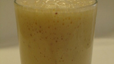 Vitamina de Ades banana com maçã e pera