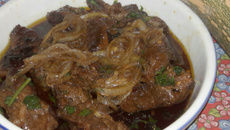 Bananinha ao molho de cebola caramelizada