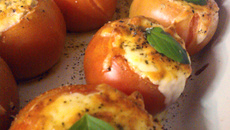 Tomate recheado com creme de ricota