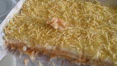 Torta gelada de frango com batata palha