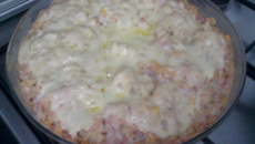 Macarrão de forno de presunto e atum