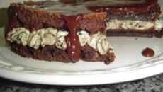 Torta de chocolate com chantilly