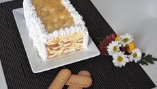 Pavê folhado de bolacha maisena e abacaxi