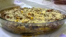 Berinjela recheada com linguiça